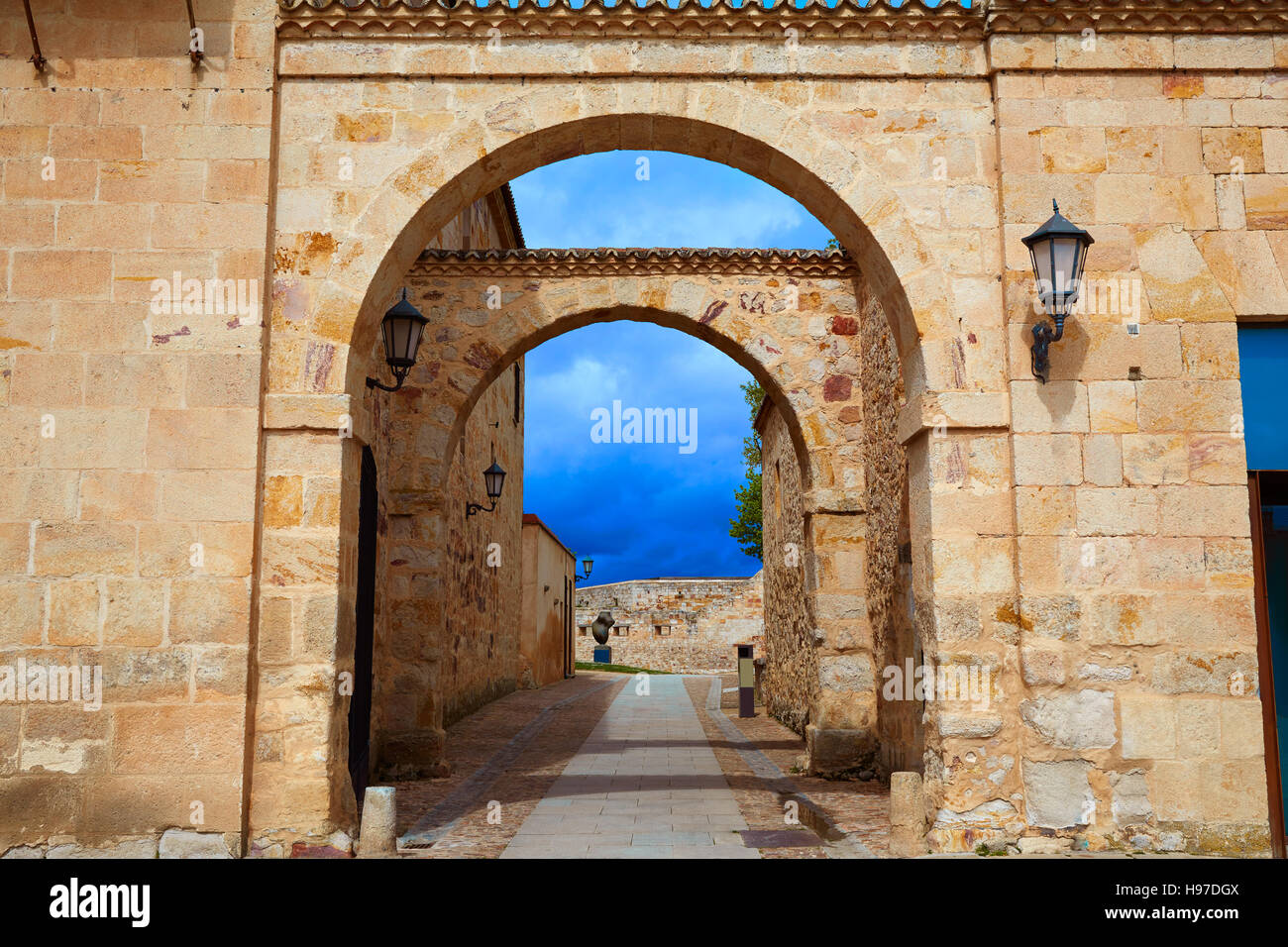 Cattedrale di Zamora piazza di Spagna da Via de la Plata Cammino di Santiago Foto Stock