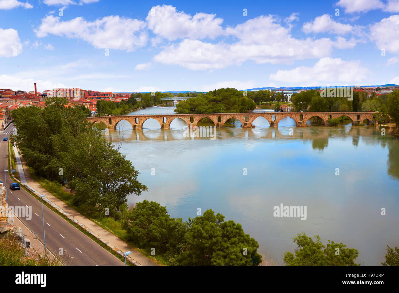 Zamora Puente de Piedra ponte di pietra sul fiume Duero di Spagna da Via de la Plata Foto Stock