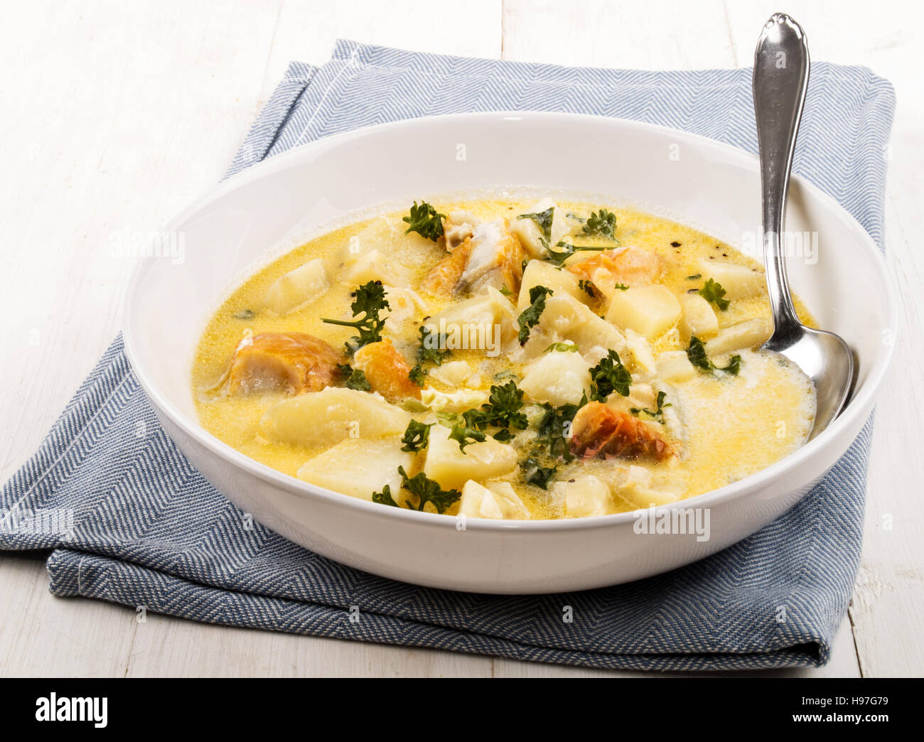 Specialità dalla Scozia, cucinata fresca cullen skink con prezzemolo Foto Stock