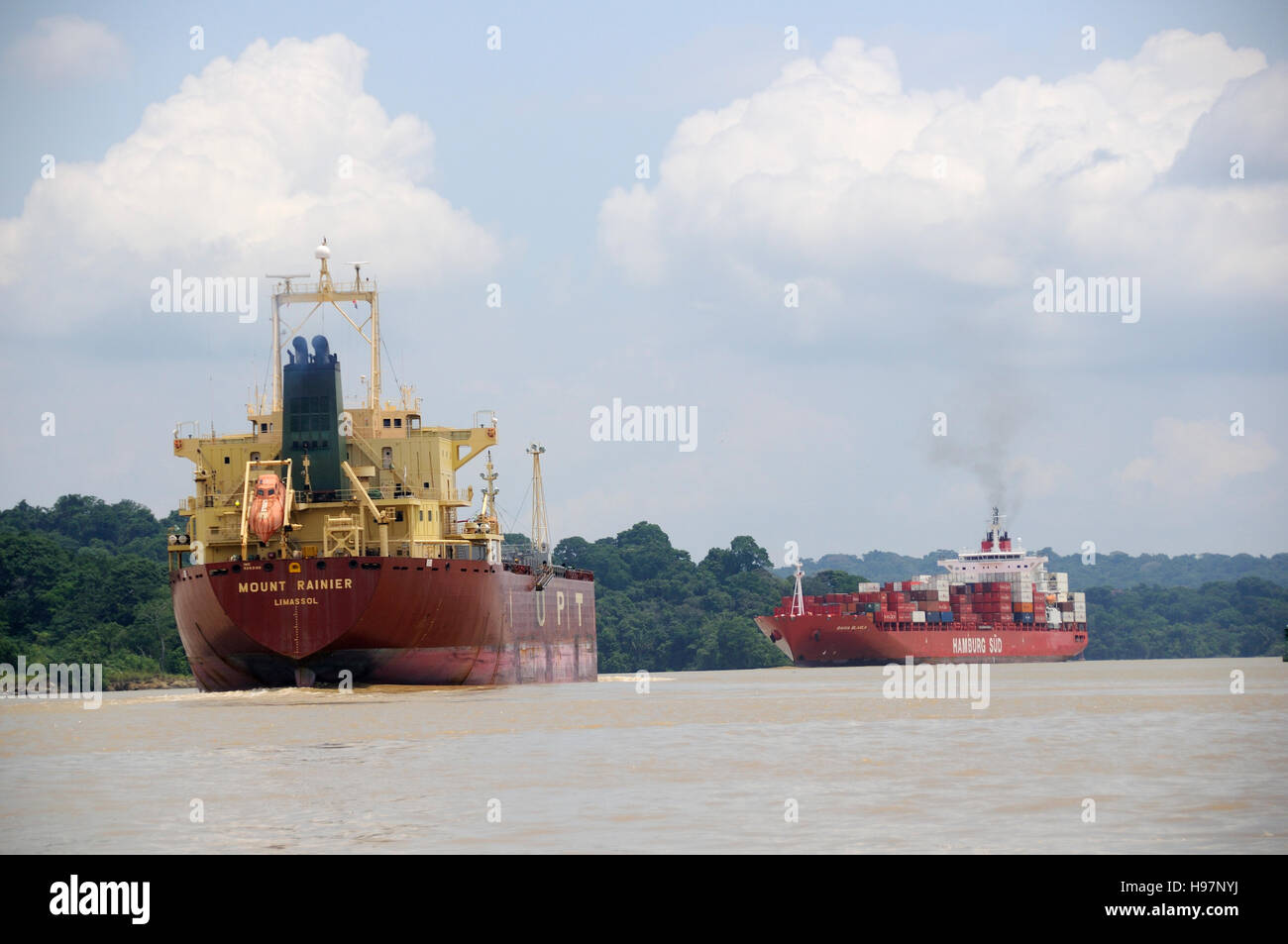 Container sul Canale di Panama, Panama Panama Canal Foto Stock