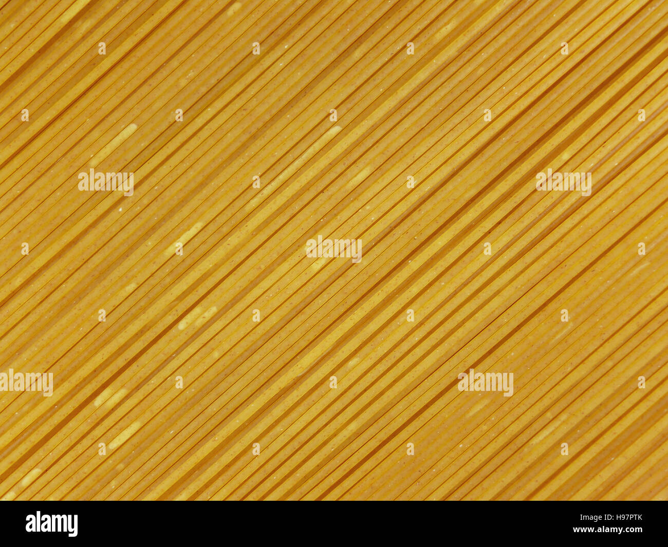 Close-up di tutta la cruda spaghetti di frumento, sfondo, tessitura Foto Stock