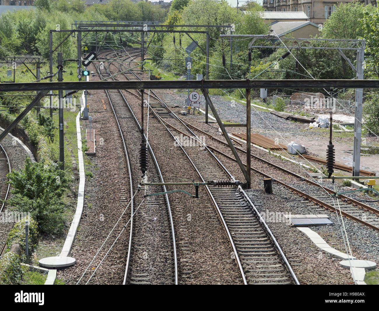 Binari ferroviari la giunzione elettrica Foto Stock