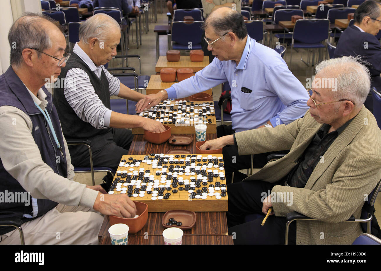 Giappone, Tokyo, andare i giocatori presso la Nihon Ki-in, Giapponese andare associazione strategica, gioco di bordo, Foto Stock