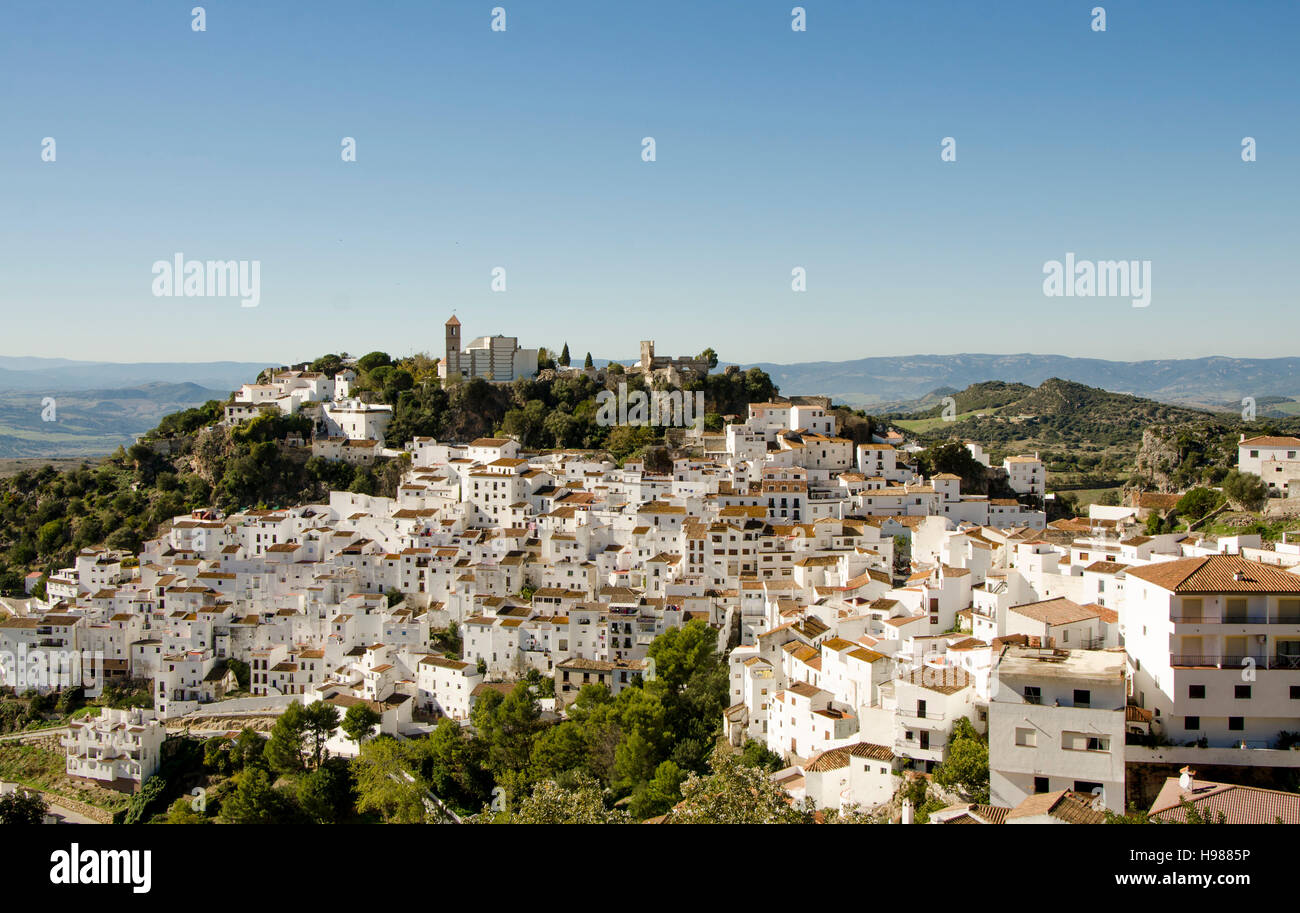 Casares,bianco lavato città moresca, Andalusia, Spagna. Foto Stock