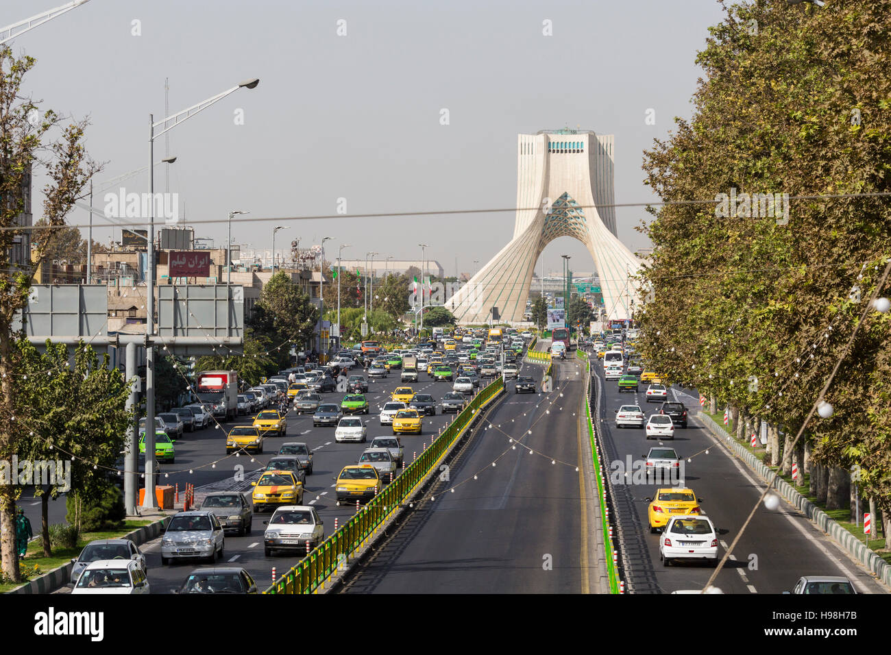 TEHERAN, IRAN - Ottobre 03, 2016: Azadi Tower si trova a Piazza Azadi nella città di Teheran, Iran. Foto Stock