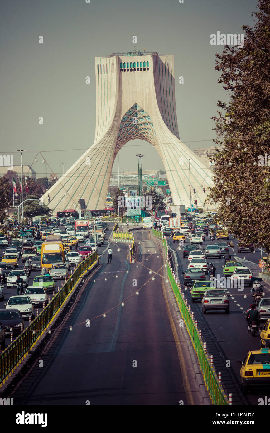 TEHERAN, IRAN - Ottobre 03, 2016: Azadi Tower si trova a Piazza Azadi nella città di Teheran, Iran. Foto Stock