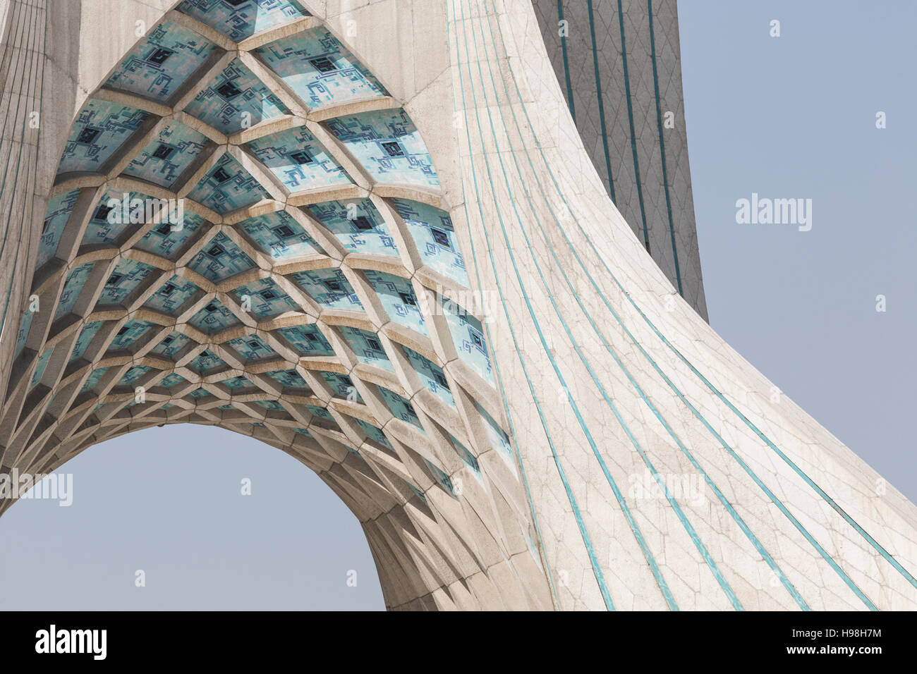 TEHERAN, IRAN - Ottobre 03, 2016: Azadi Tower si trova a Piazza Azadi nella città di Teheran, Iran. Foto Stock