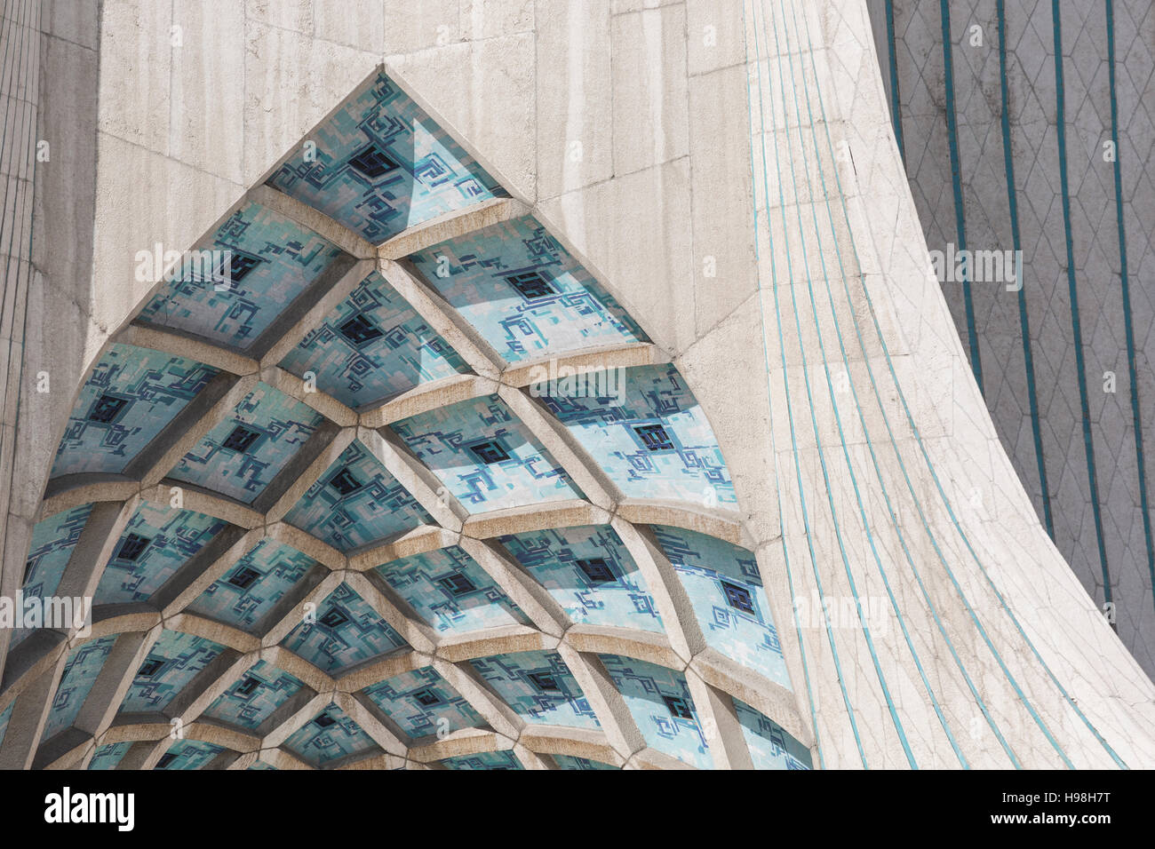 TEHERAN, IRAN - Ottobre 03, 2016: Azadi Tower si trova a Piazza Azadi nella città di Teheran, Iran. Foto Stock