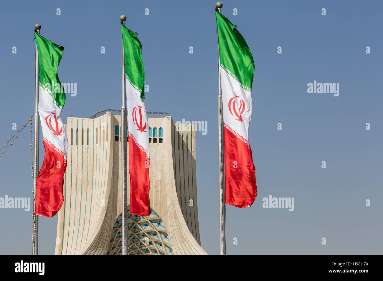 TEHRAN, IRAN - Ottobre 04, 2016: Vista della Torre Azadi a Teheran il 4 ottobre 2016. La torre è uno dei simboli della città Foto Stock