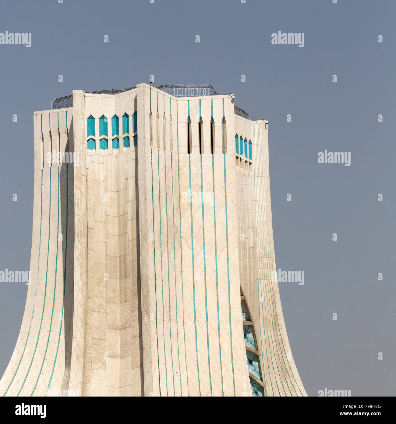 TEHERAN, IRAN - Ottobre 03, 2016: Azadi Tower si trova a Piazza Azadi nella città di Teheran, Iran. Foto Stock