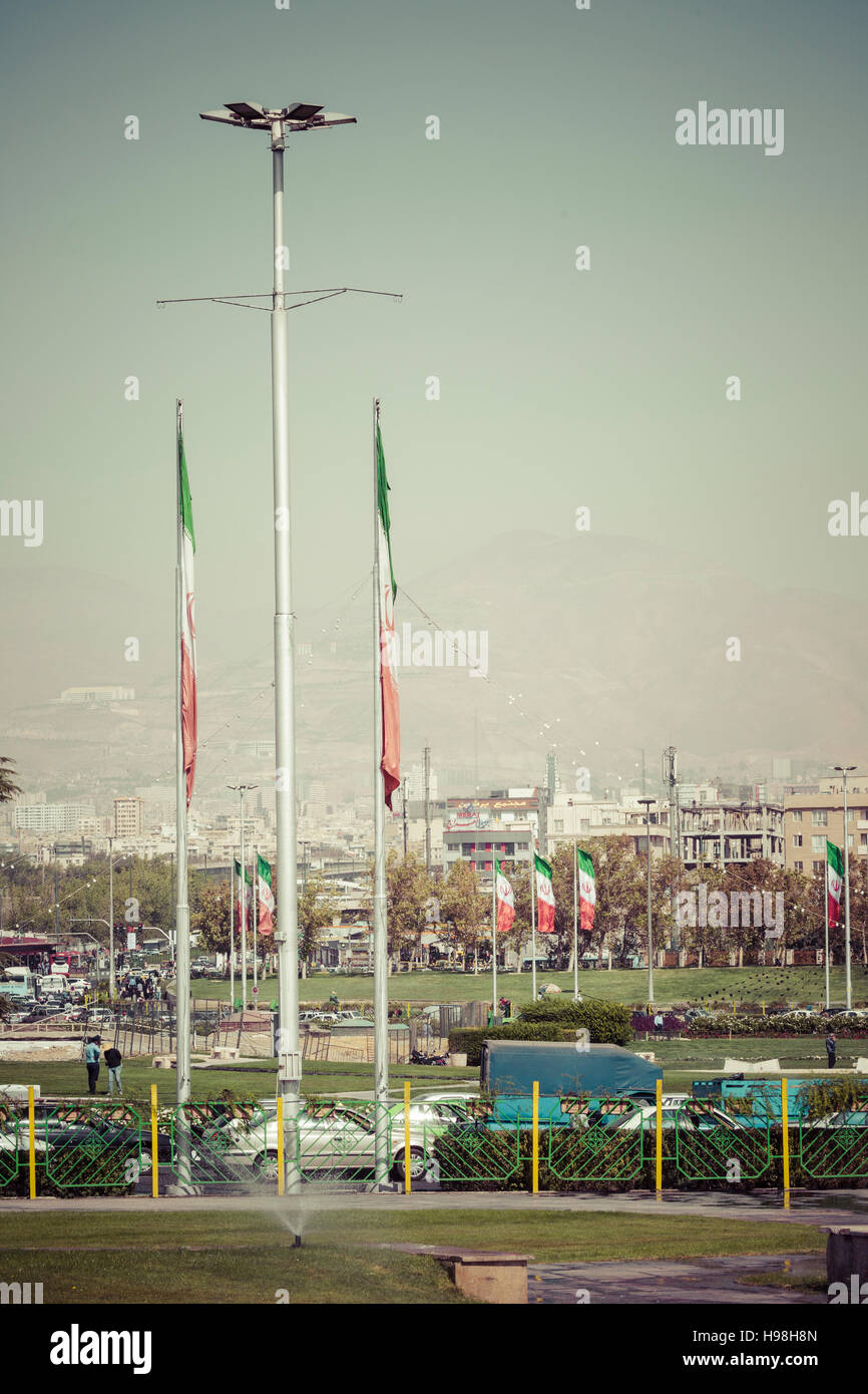 TEHRAN, IRAN - Ottobre 04, 2016: Vista della Torre Azadi a Teheran il 4 ottobre 2016. La torre è uno dei simboli della città Foto Stock
