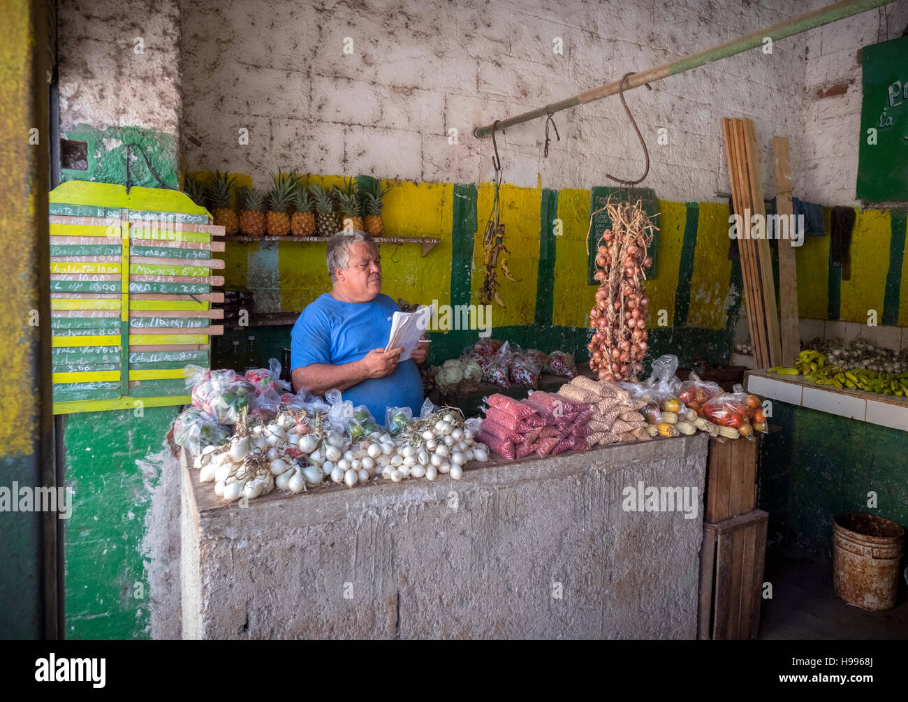 L'Avana, Cuba: venditori ambulanti e mercato in Regla quartiere di La Habana Foto Stock