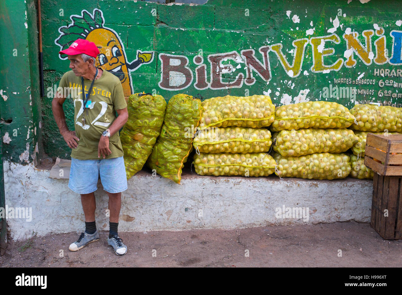L'Avana, Cuba: fornitori del mercato all'Egido Marketplace Foto Stock