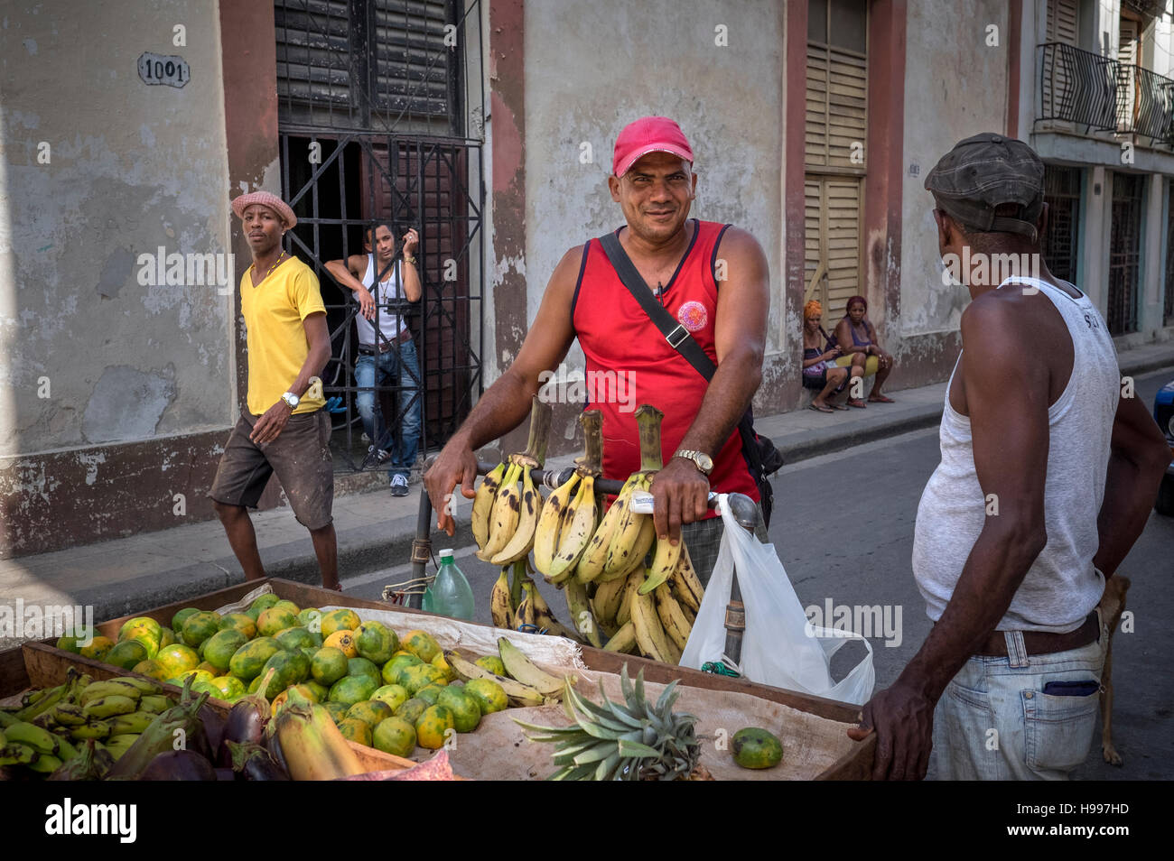 L'Avana, Cuba: ambulanti Foto Stock