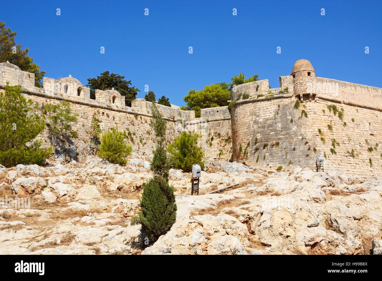 Vista del castello veneziano pareti, Rethimno, Creta, Grecia, l'Europa. Foto Stock