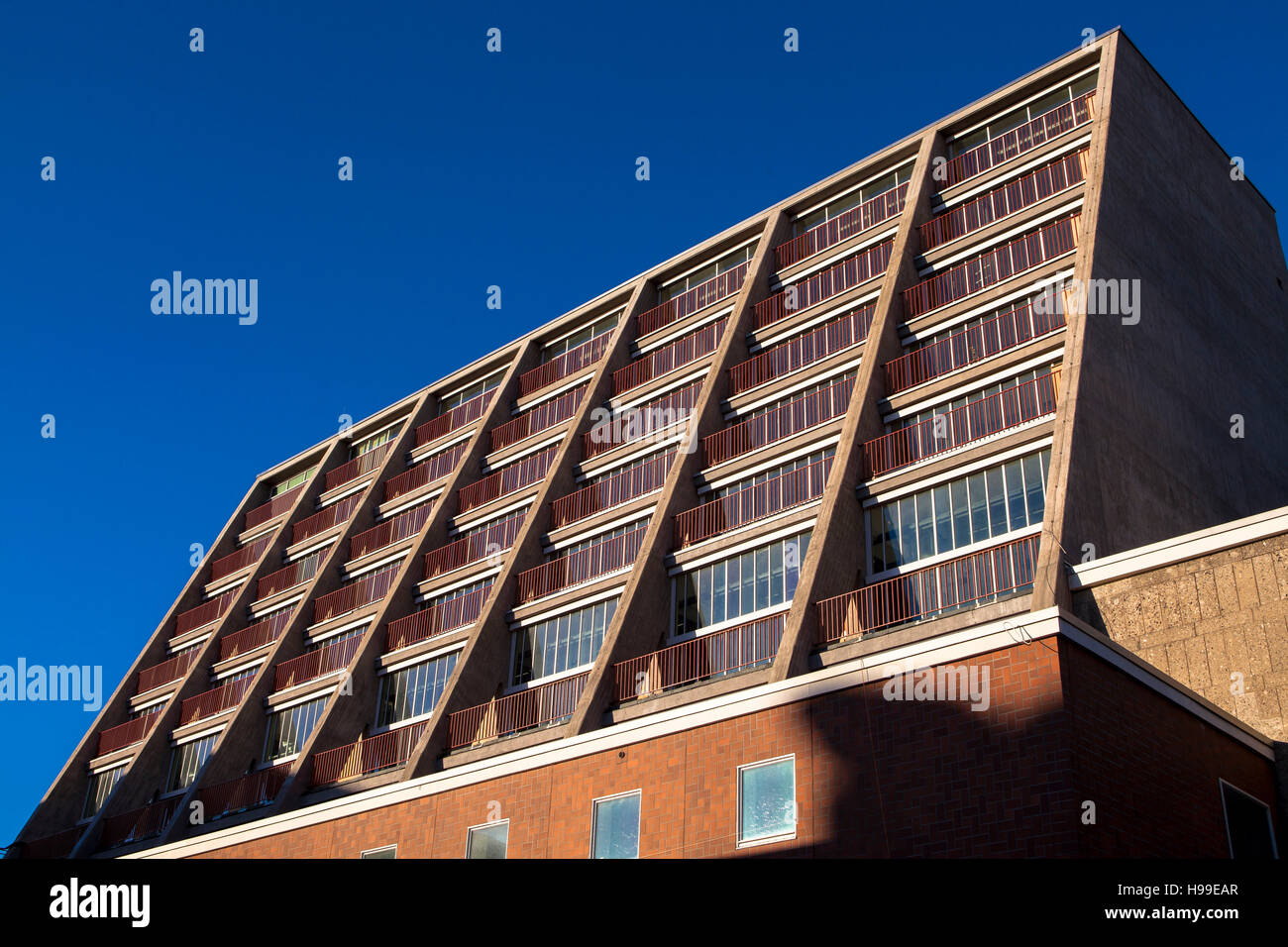 L'Europa, in Germania, in Renania settentrionale-Vestfalia, Colonia, l'opera house a Offenbach square. Foto Stock