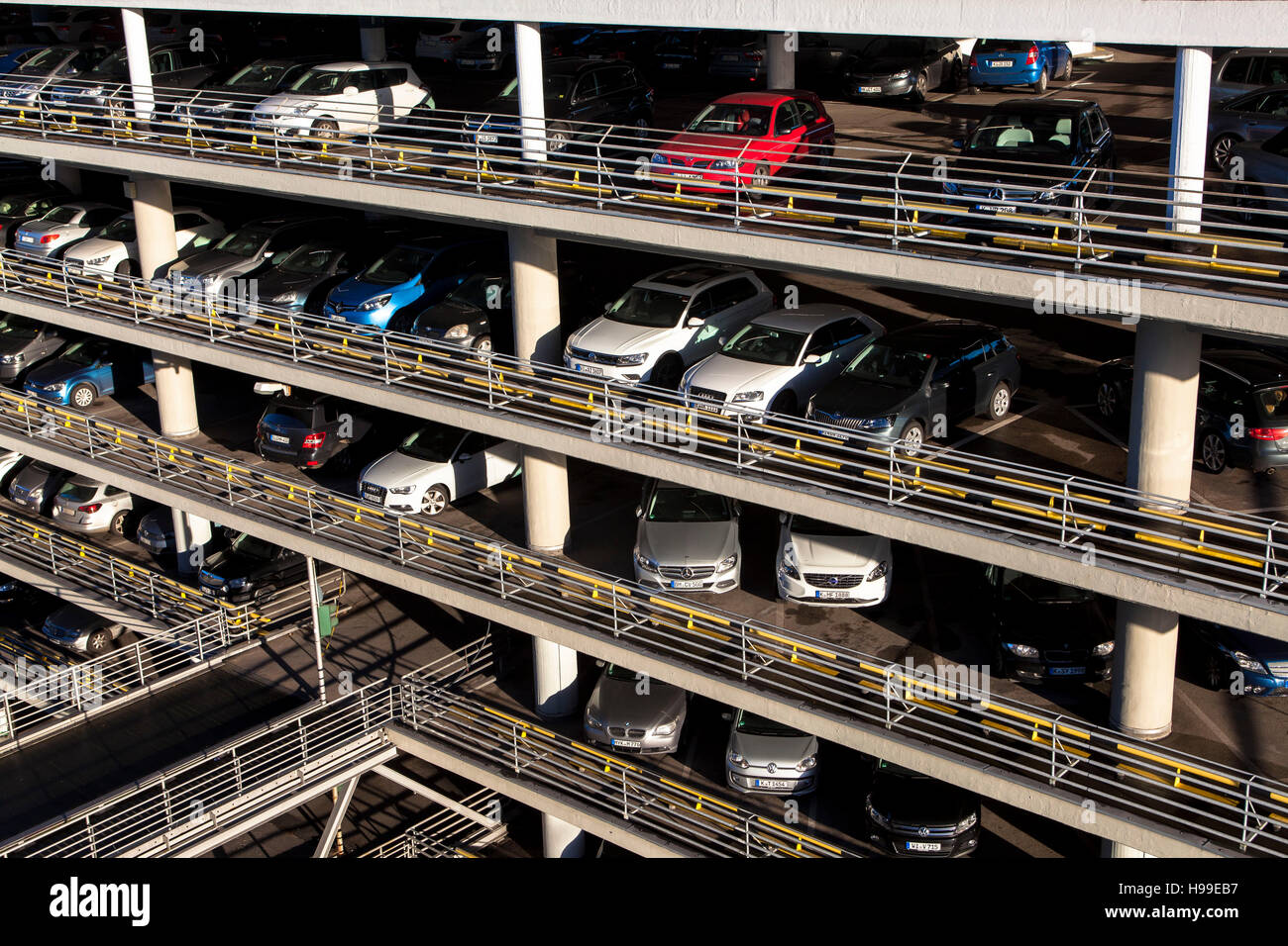 L'Europa, Germania, Colonia, parcheggio a più piani della Kaufhof. Foto Stock