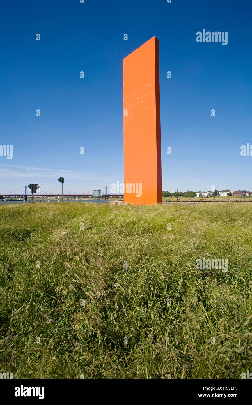 Germania, la zona della Ruhr, Duisburg, la scultura Rheinorange presso la foce del fiume Ruhr nel fiume Reno. Foto Stock