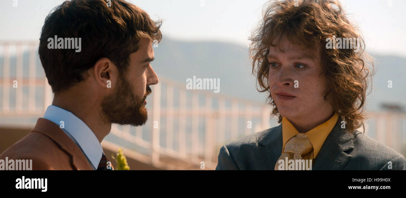 La guerra a tutti è un 2016 anglo-irlandese cop commedia film diretto e scritto da John Michael McDonagh. Questa fotografia è per il solo uso editoriale ed è il copyright del film company e/o il fotografo assegnato dal film o società di produzione e può essere riprodotto solo da pubblicazioni in congiunzione con la promozione del film di cui sopra. Un credito per il film company è richiesto. Il fotografo deve anche essere accreditato quando noto. Foto Stock