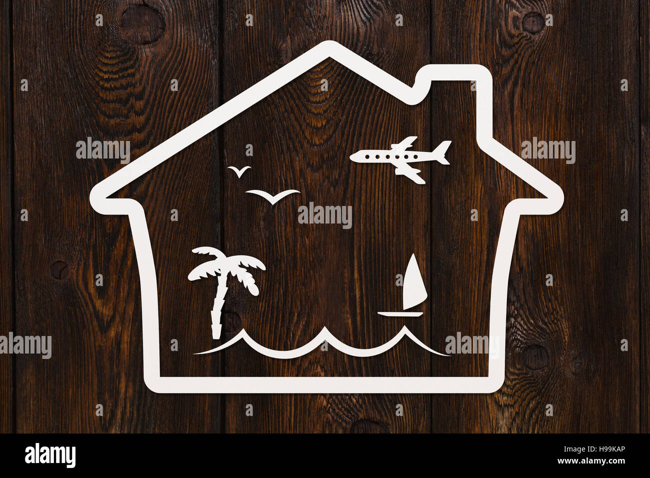 Casa di carta con mare dentro, abstract travel immagine concettuale Foto Stock