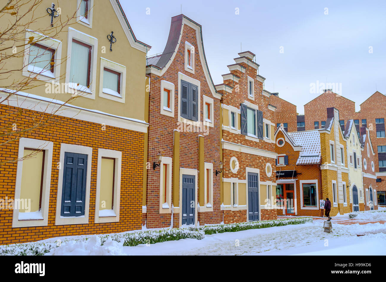 L'atmosfera della vecchia Olanda in stile olandese quartiere dello shopping, costituito da mattoni gambrel-case dal tetto, Kiev Foto Stock