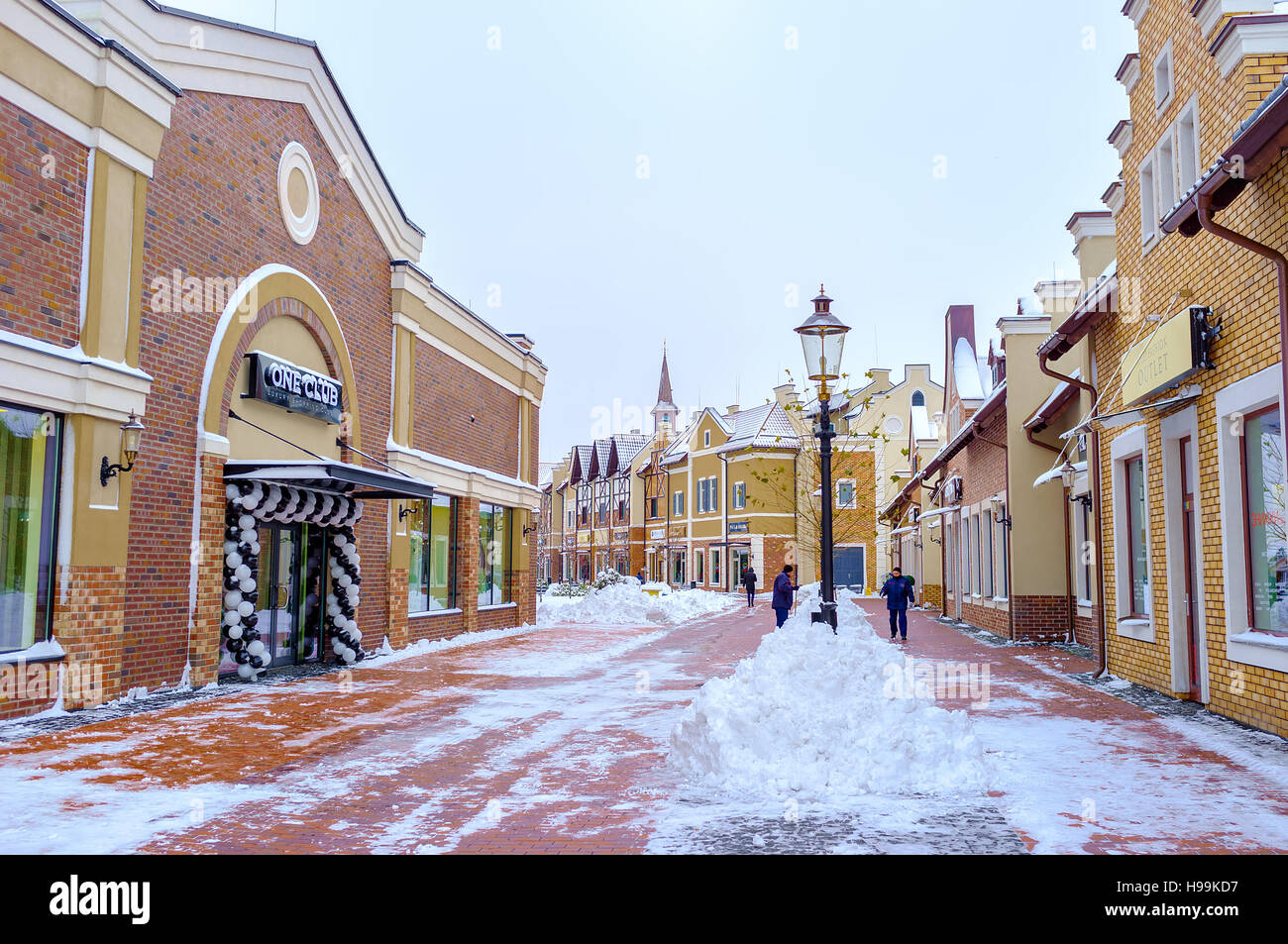 L'inverno street in elegante quartiere dello shopping, costruito in olandese in stile Revival, Kiev. Foto Stock