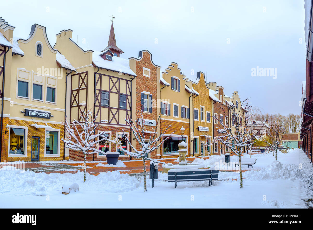 L'inverno è il bel tempo per fare shopping a scenic stile olandese di uscita, città di Kiev. Foto Stock