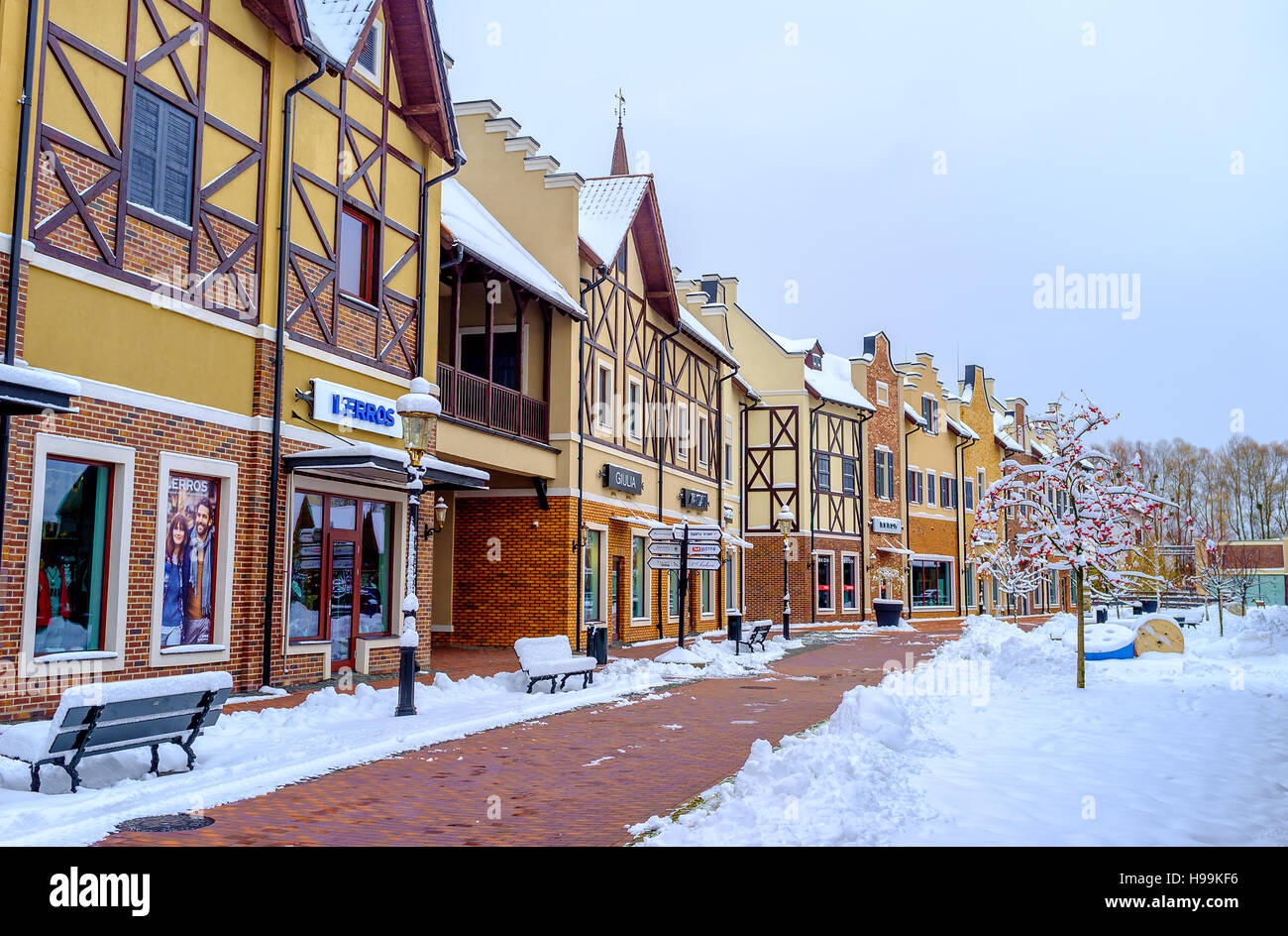 Stile olandese uscita città ricoperta di neve e sembra allettante per i visitatori, Kiev. Foto Stock