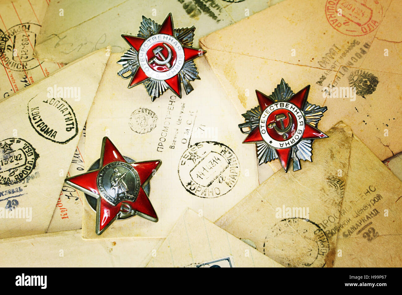 Medaglie WW2 sulle lettere del tempo di guerra con il timbro "Censura sembrava', URSS 1941-1945 Foto Stock