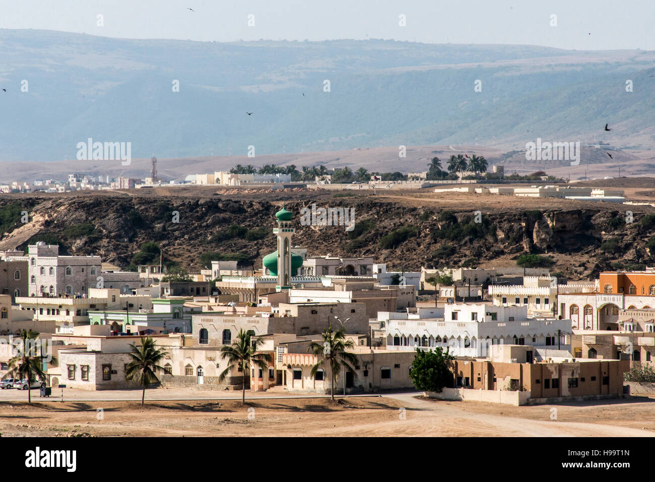 Vista coastside Taqah città plateau Salalah Dhofar Sultanato di Oman 17 Foto Stock