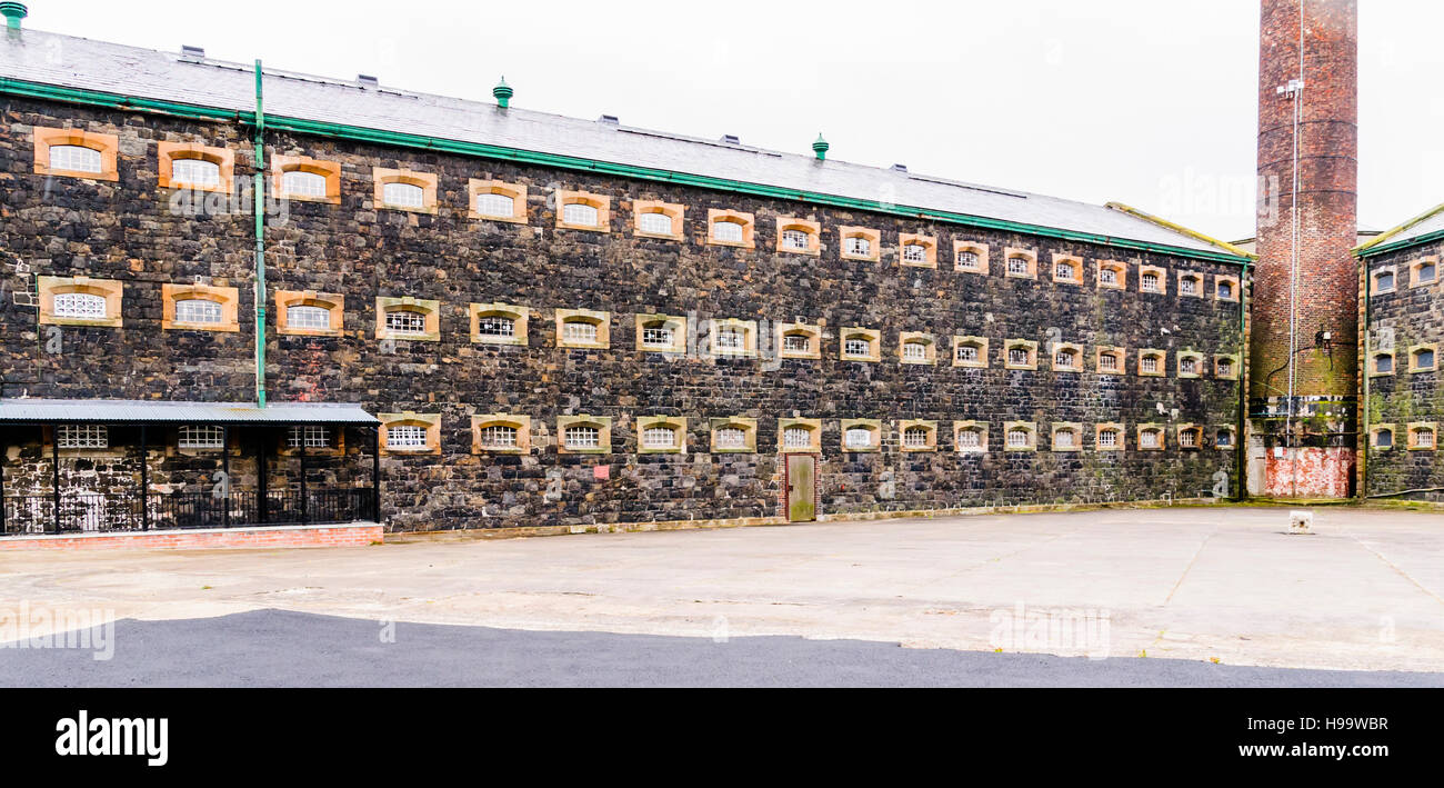Cantiere di esercizio al di fuori di Crumlin Road gaol, una prigione vittoriano modellata su Pentonville a Londra. Foto Stock