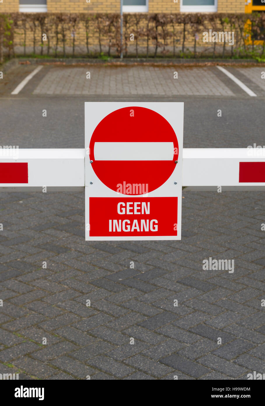 Rosso con bianco nessun segno di entrata in lingua olandese geen ingang Foto Stock