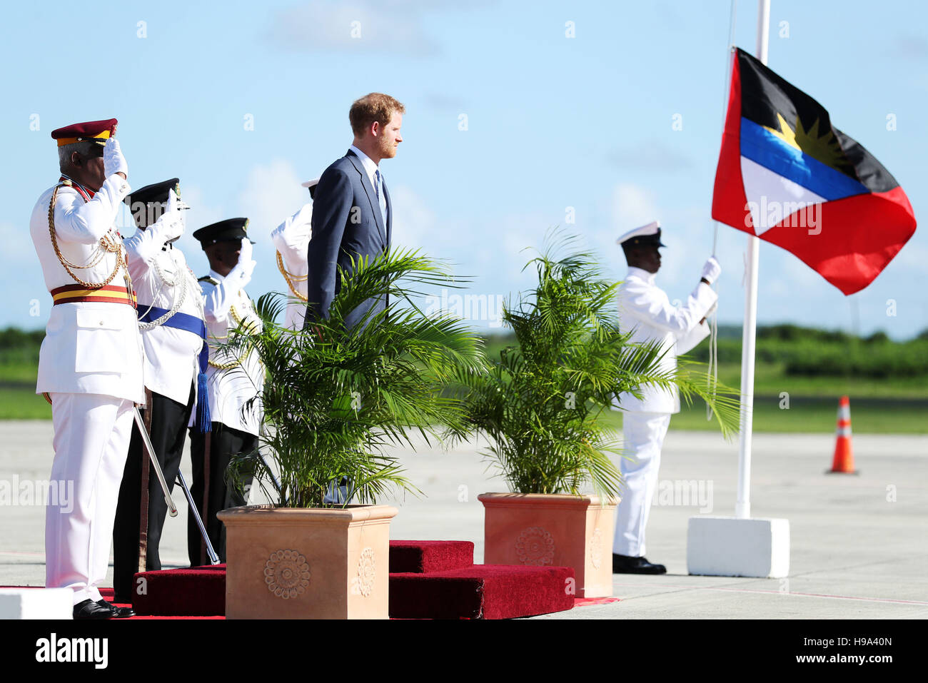 Il principe Harry arriva a V.C.Bird International Airport di Antigua per l inizio del suo tour di 15 giorni dei Caraibi. Foto Stock