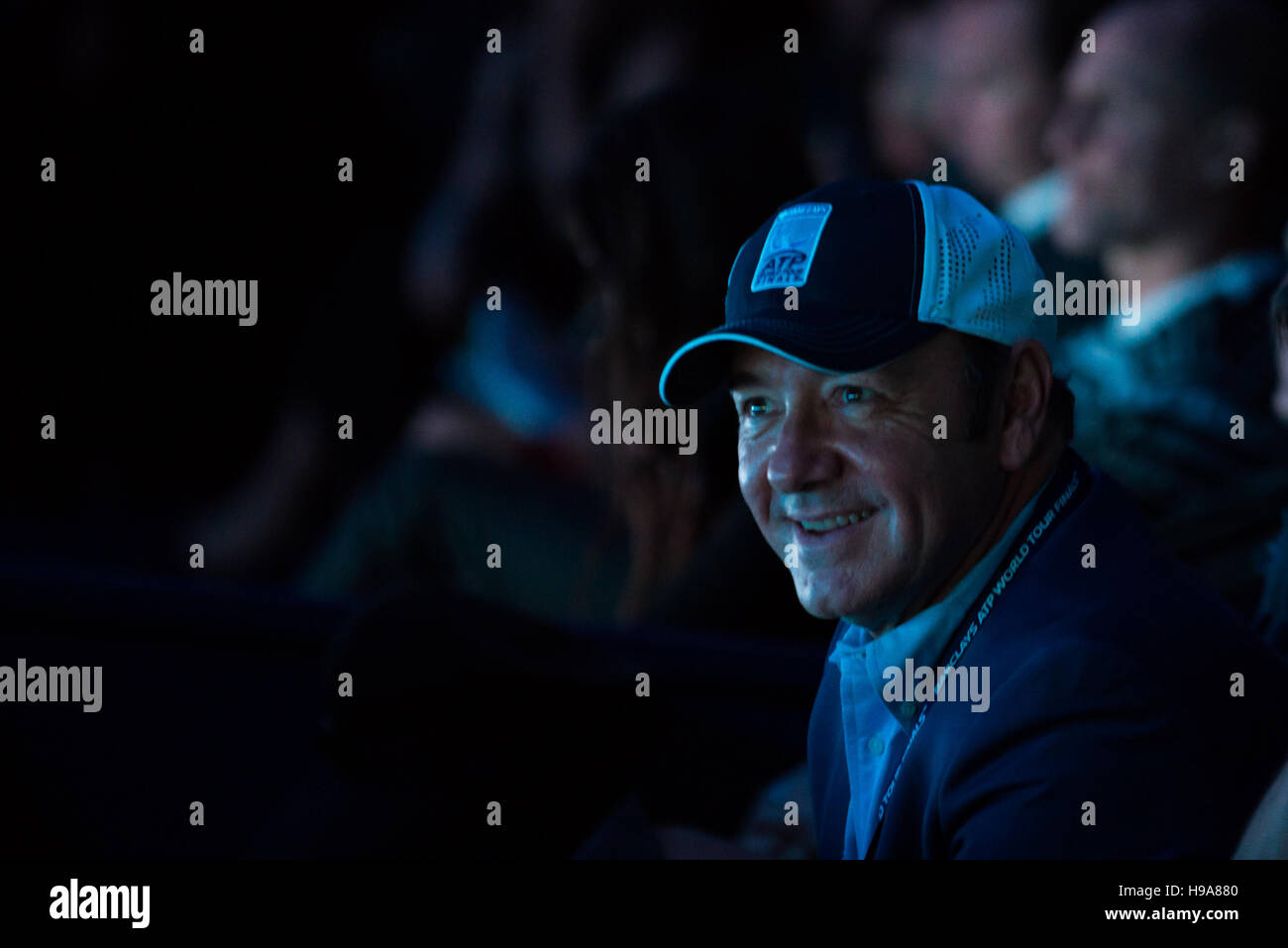 Londra, Regno Unito. Xx Nov, 2016. Barclays ATP Finals: Spagna e FC Barcelona player Gerard Piqué e attore americano Kevin Spacey vedere le Finali match tra Andy Murray (SCO) e Novak Djokovic (SRB) Credito: Alberto Pezzali/Pacific Press/Alamy Live News Foto Stock