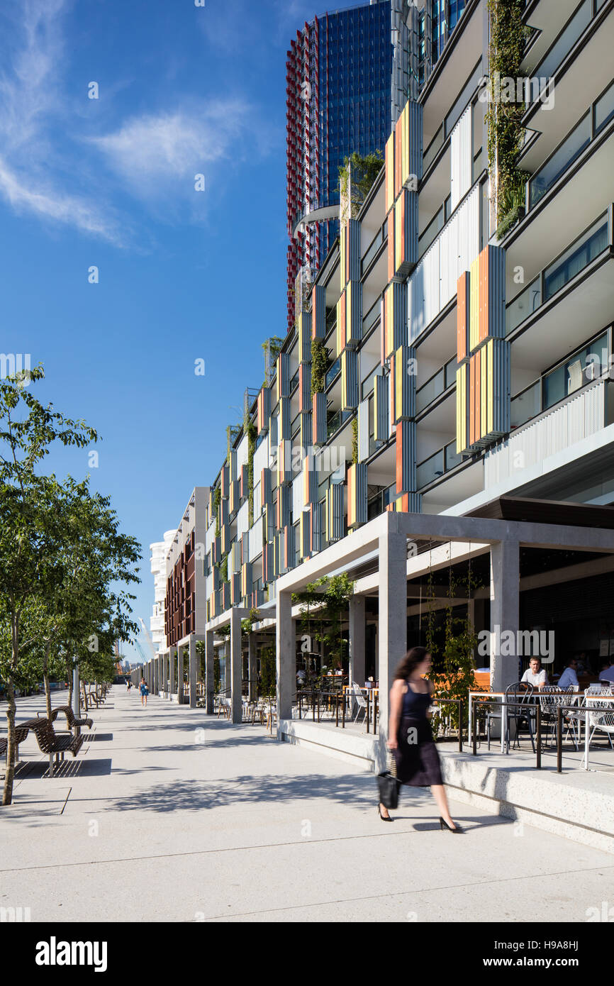 Architettura lungo la zona foreshore al molo di Barangaroo a Sud di Sydney Foto Stock