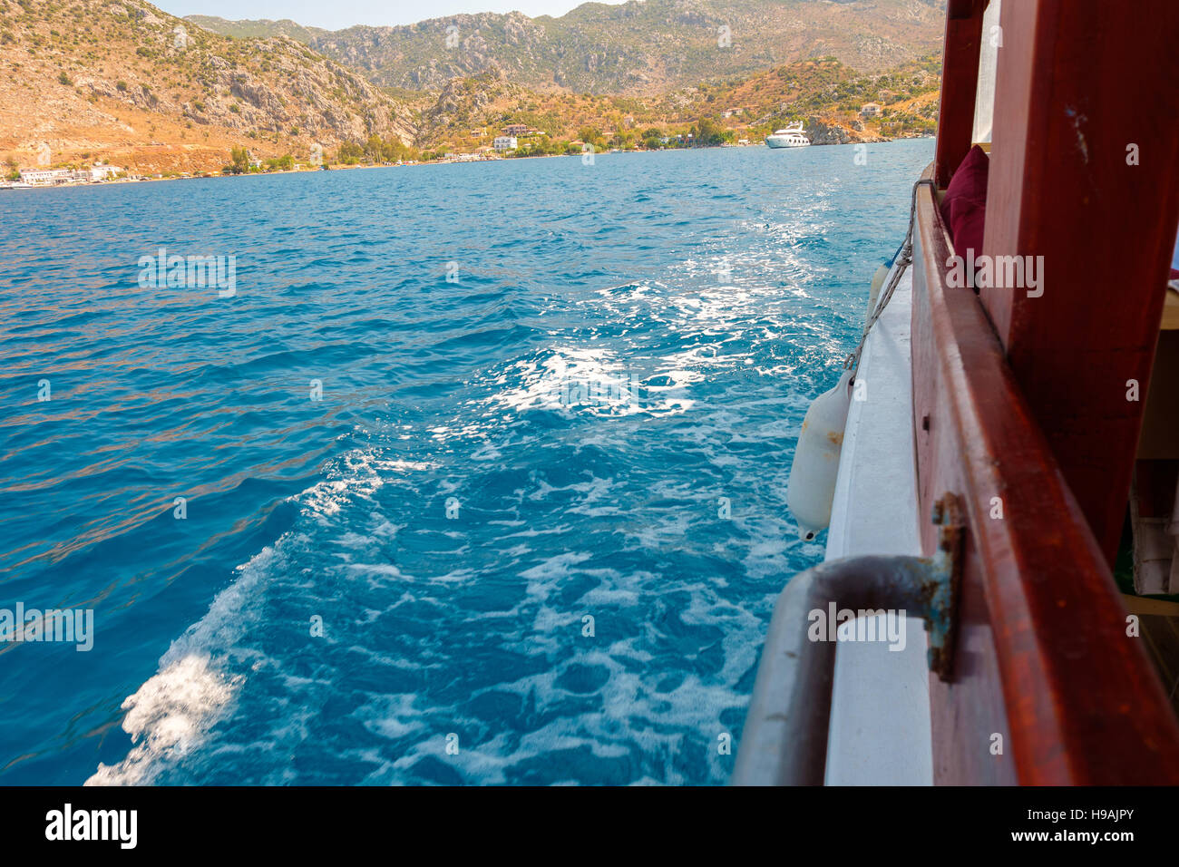 Lato di una barca sul mare sventola, Turchia Foto Stock