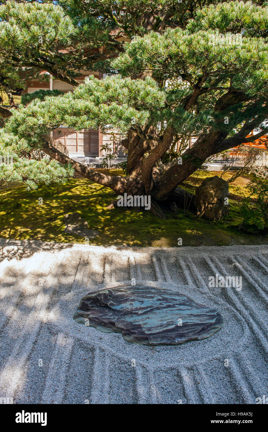 Un giardino Zen a Ginkaku-ji, una villa denominata Padiglione di Argento costruita nel 1482 per Shogun Ashikaga Yoshimasa. Ora è uno Zen tempio buddista. Foto Stock