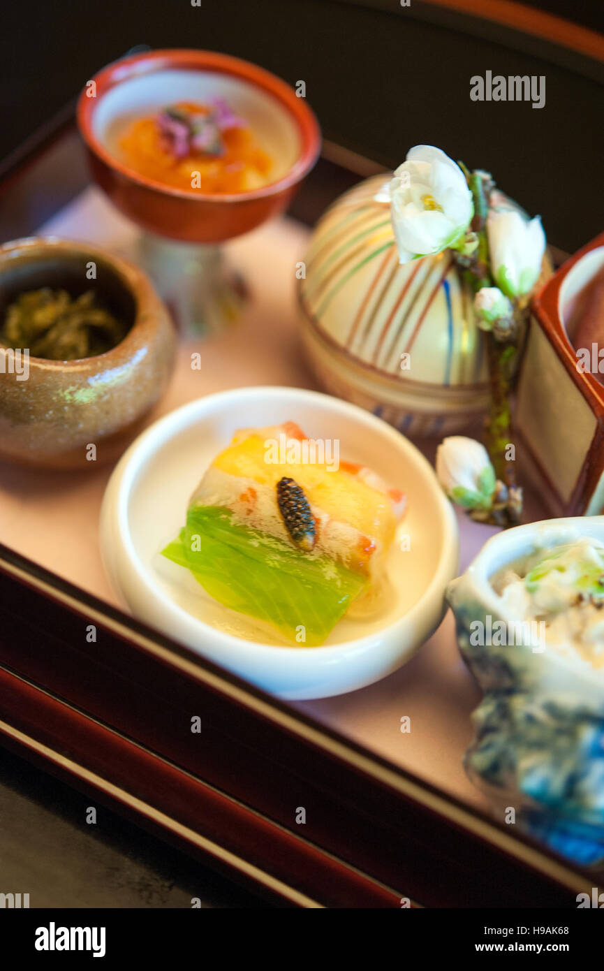Assortimento di insalate a Kikunoi, le tre stelle Michelin ottimi pasti Kaiseki ristorante dello chef Yoshihiro Murata. Kyoto, Giappone. Foto Stock