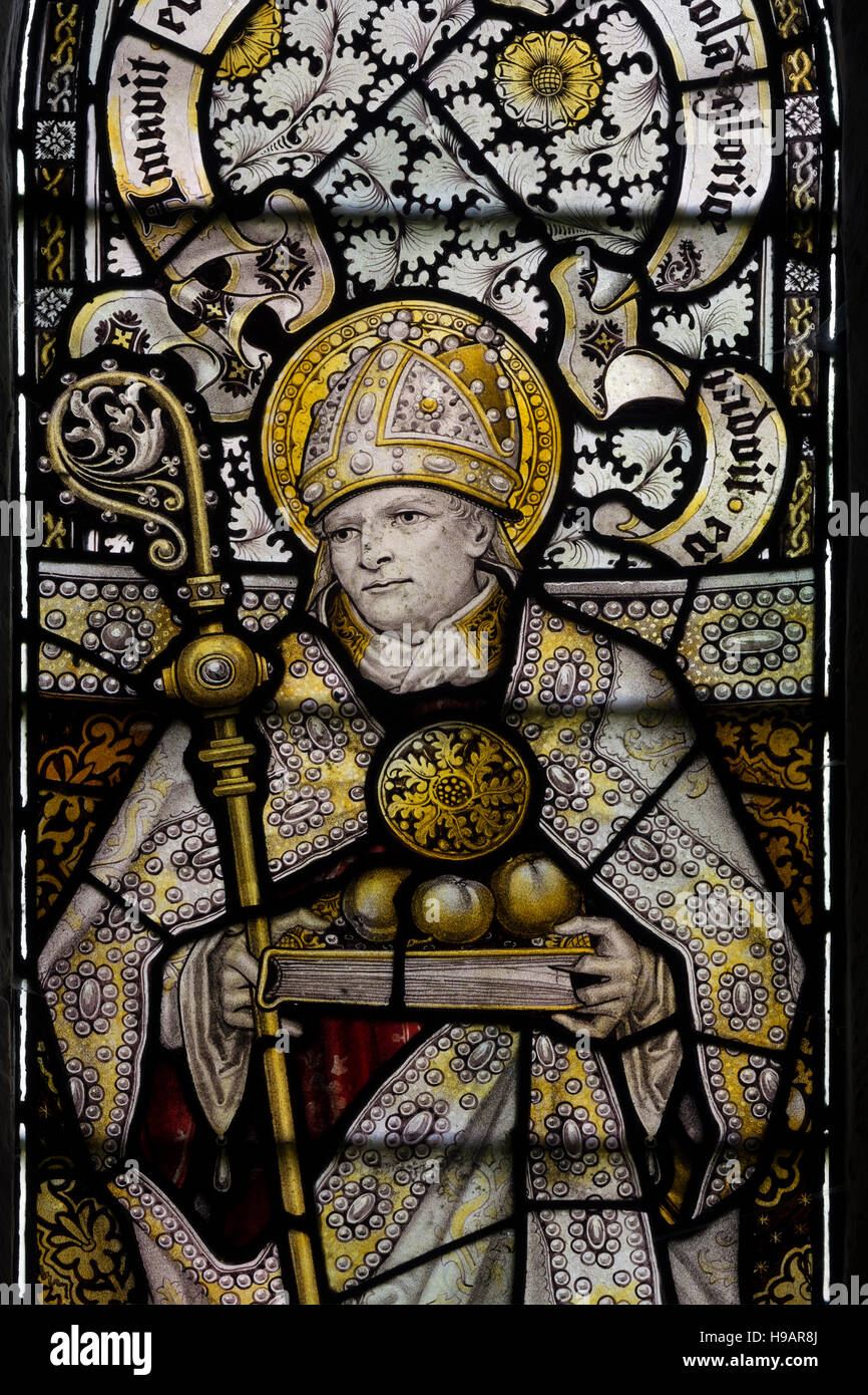 Saint Nicholas vetro macchiato da Kempe, Sant Agostino è la Chiesa, Westbury, Buckinghamshire, Inghilterra, Regno Unito Foto Stock Saint Nicholas vetro macchiato da Kempe, Sant Agostino è la Chiesa, Westbury, Buckinghamshire, Inghilterra, Regno Unito Foto Stock