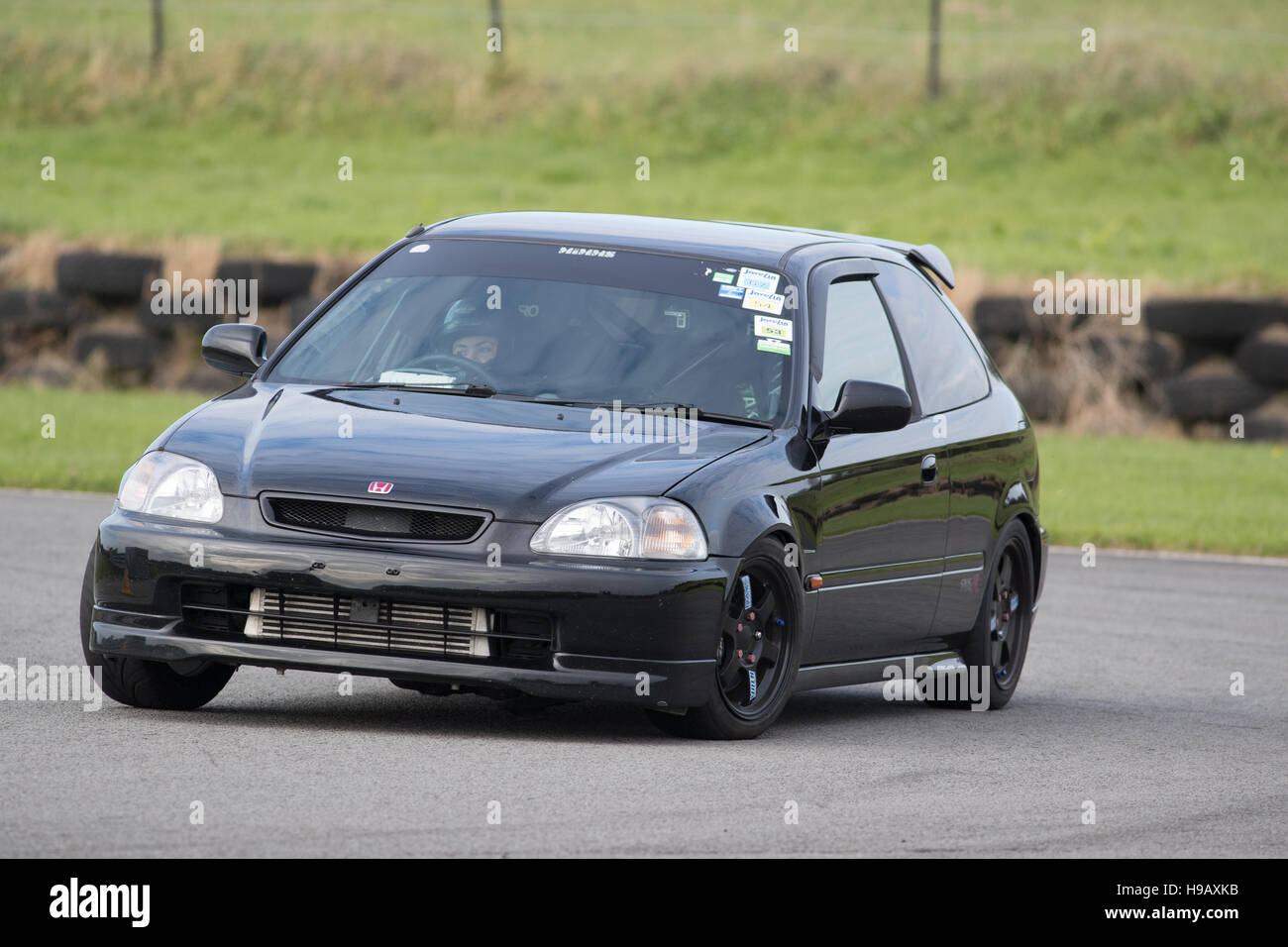 PEMBREY CIRCUITO MOTORE Carmarthenshire, Regno Unito. 8 Ottobre 2016: giapponese auto sportiva angoli a Pembrey circuito durante una giornata di pista. Foto Stock