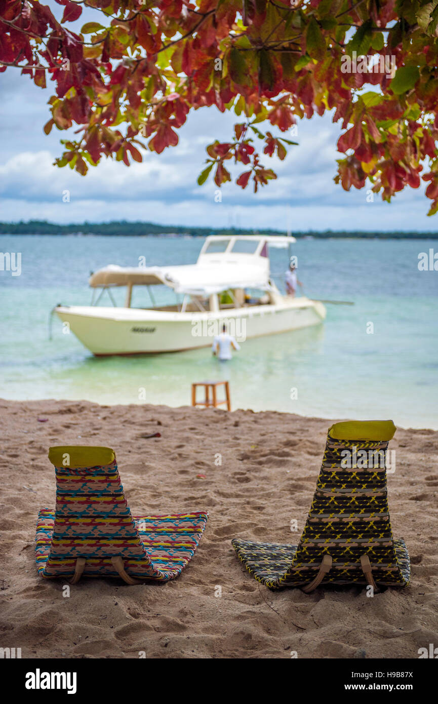 Mobili dedon sulla spiaggia di Isola guyam, una piccola isola al largo della costa di siargao nelle Filippine orientali. Foto Stock