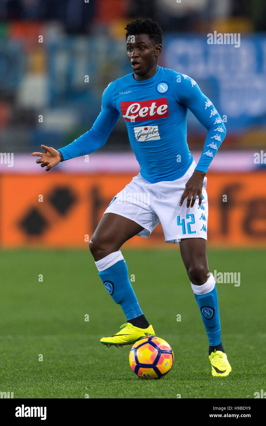 Udine, Italia. Xix Nov, 2016. Amadou Diawara (Napoli) Calcio/Calcetto : Italiano 'Serie A' match tra Udinese 1-2 SSC Napoli in Dacia Arena di Udine, Italia . © Maurizio Borsari/AFLO/Alamy Live News Foto Stock