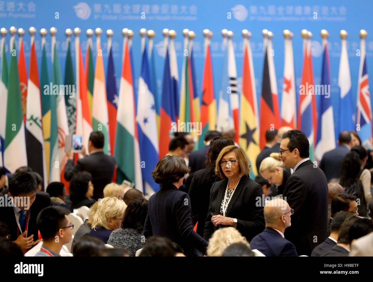Shanghai, Cina. Xxi Nov, 2016. I partecipanti sono visto in occasione della IX Conferenza Globale sulla promozione della salute a Shanghai in Cina orientale, nov. 21, 2016. Con il tema "La promozione della salute negli obiettivi di sviluppo sostenibile", le conferenze ha iniziato a Shanghai il lunedì. © Liu Ying/Xinhua/Alamy Live News Foto Stock