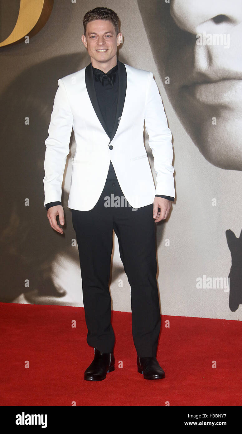 Londra, Regno Unito. Xxi Nov, 2016. Vincenzo La Torre frequentando Allied UK Premiere, Odeon Leicester Square a Londra, UK Credit: Stills Press/Alamy Live News Foto Stock