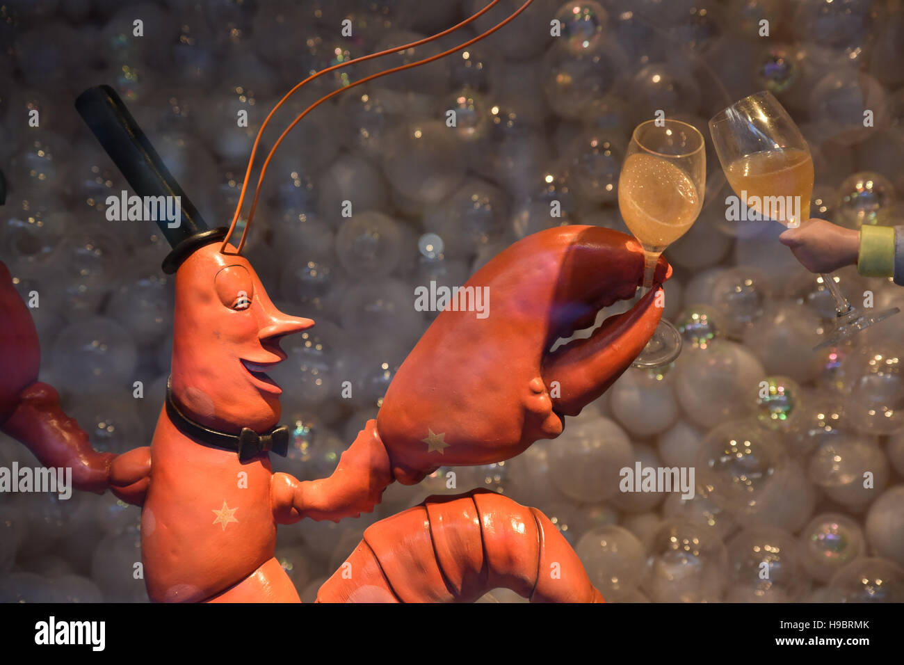 Piccadilly, Londra, Regno Unito. Il 22 novembre 2016. A tema natalizio finestra visualizzata al Fortnum e Mason su Piccadilly. Credito: Matteo Chattle/Alamy Live News Foto Stock