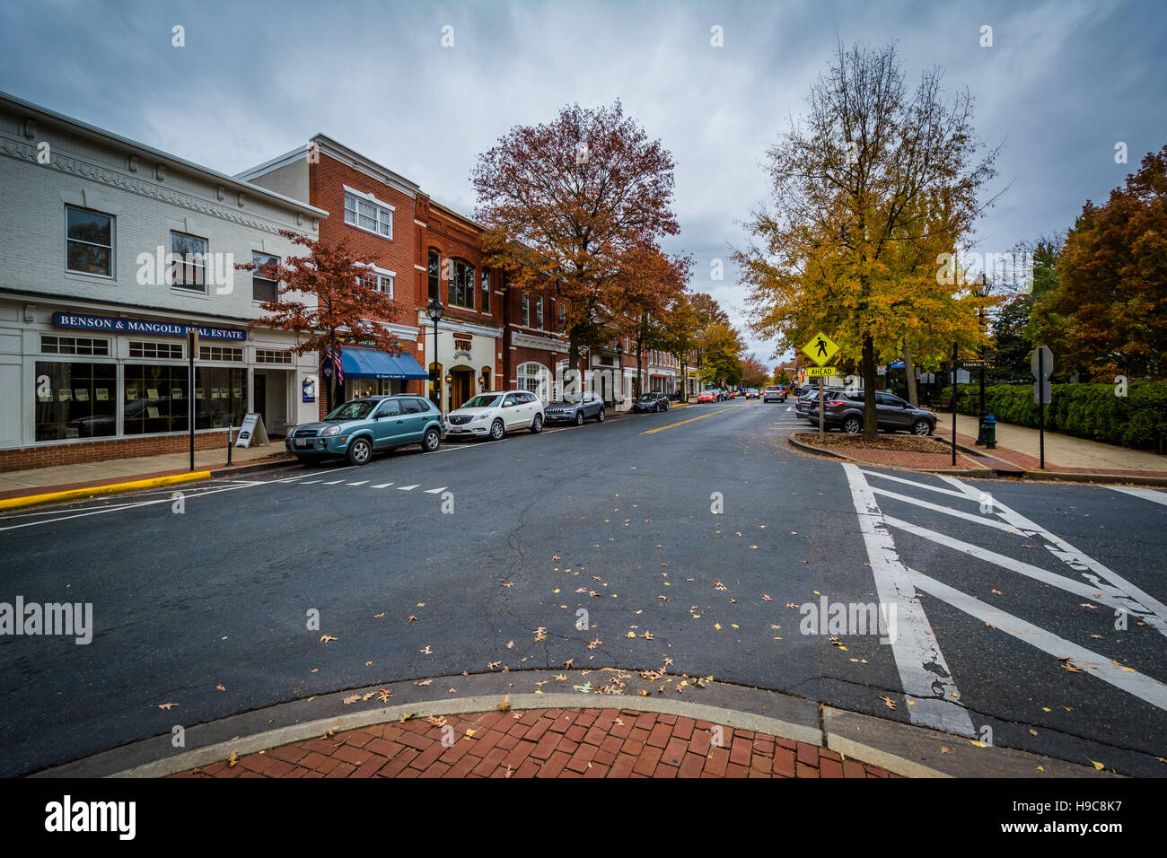 Colore di autunno nel centro cittadino di Easton, Maryland. Foto Stock