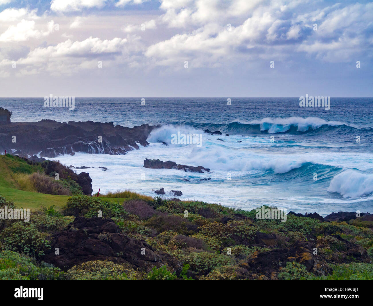 Onde di frantumazione a Buenavista del Norte, Tenerife, Spagna Foto Stock