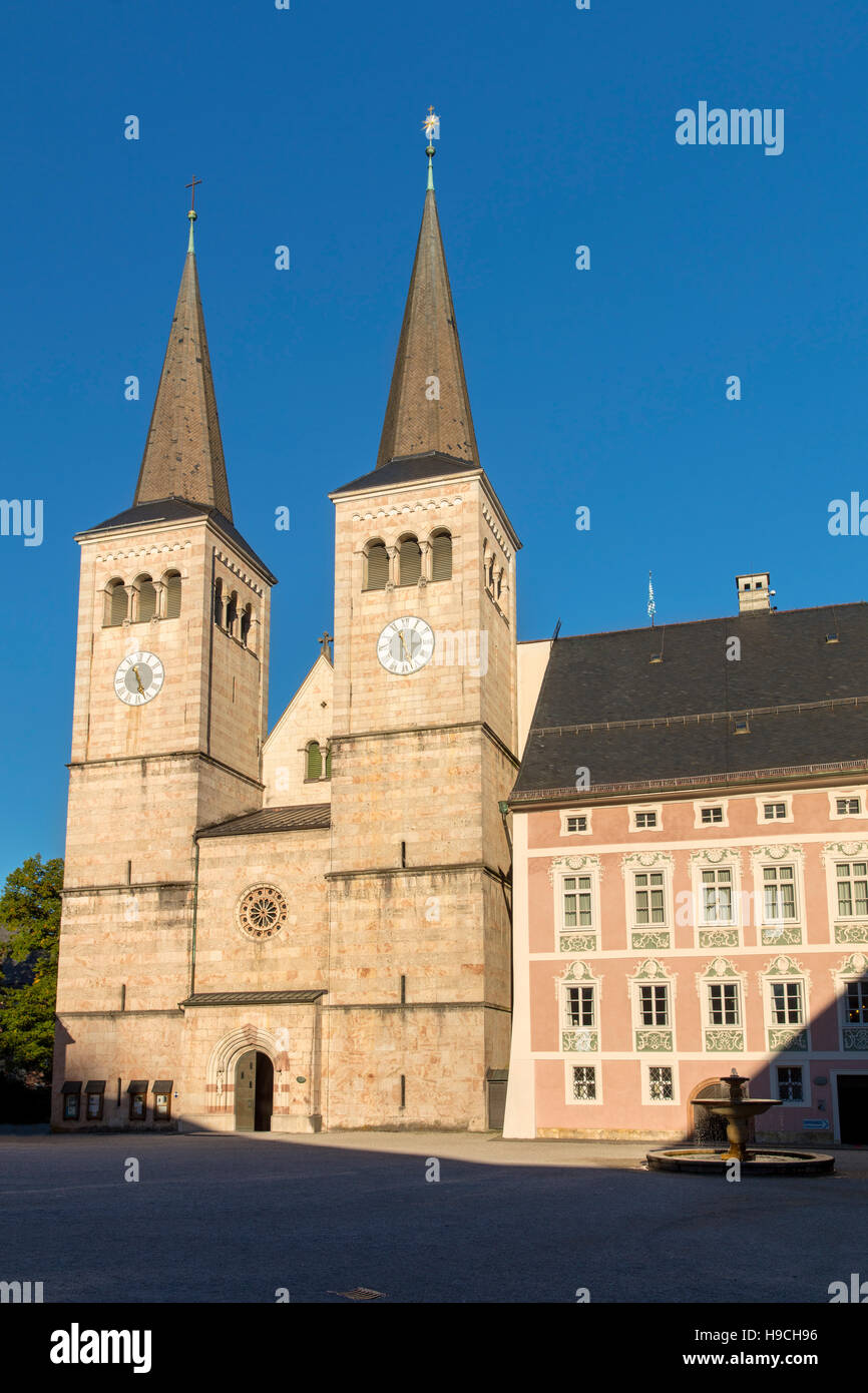 Chiesa Collegiata di San Pietro e Giovanni Battista (XII secolo), a Berchtesgaden, Baviera, Germania Foto Stock