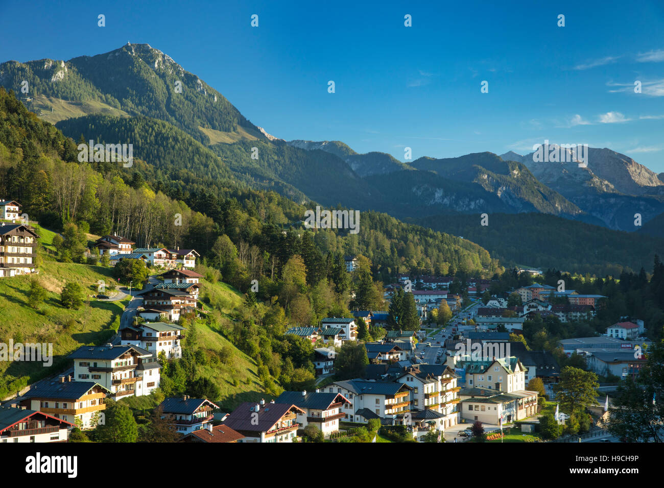 Vista serale su Berchtesgaden, Baviera, Germania Foto Stock