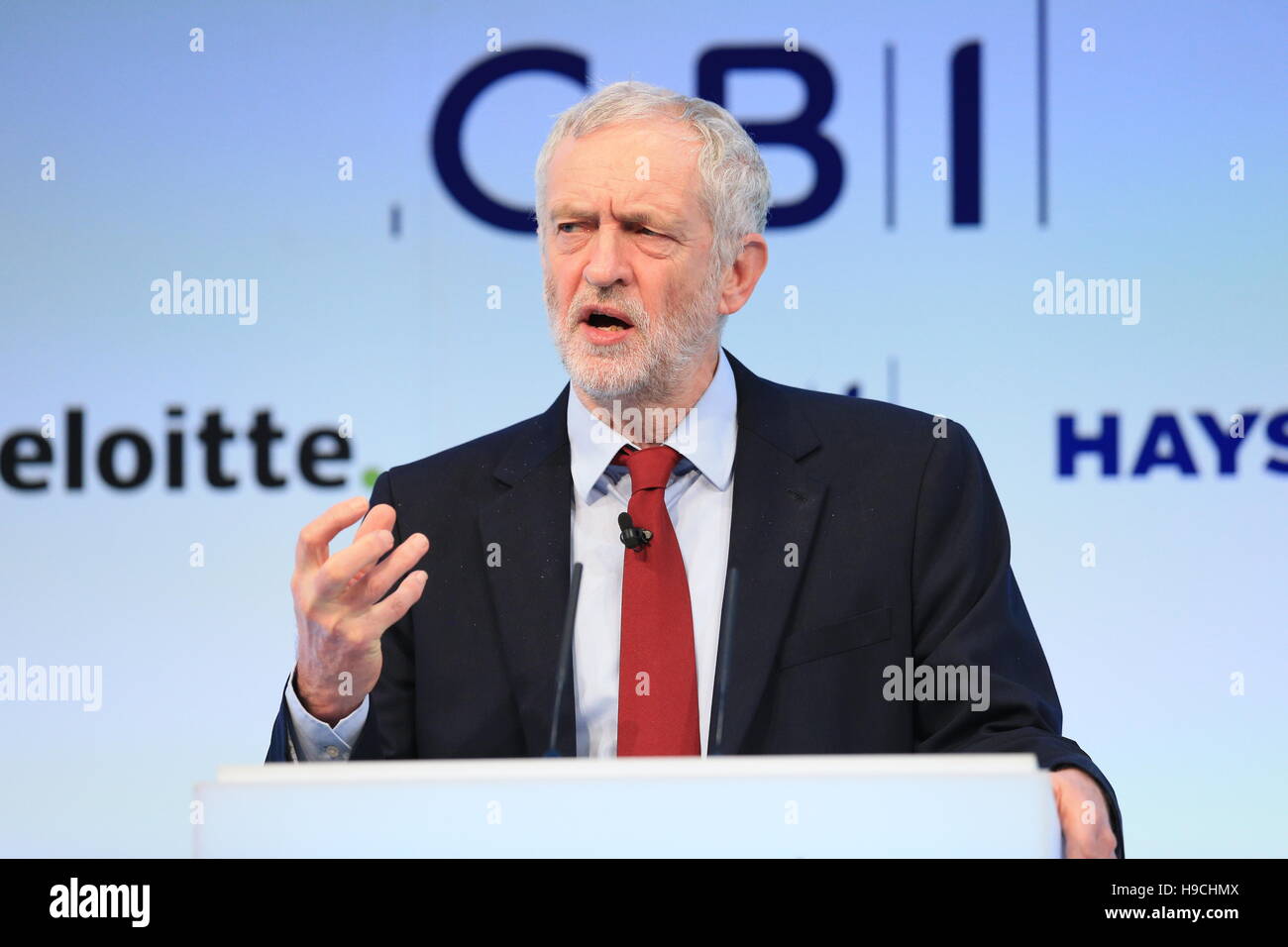 Leader del partito laburista Jeremy Corbyn fa un discorso presso la Confederazione dell'industria britannica (CBI) conferenza annuale a Londra. Foto Stock